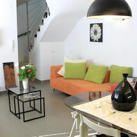 Casa vacanze Charming House In With Fireplace Nazaré