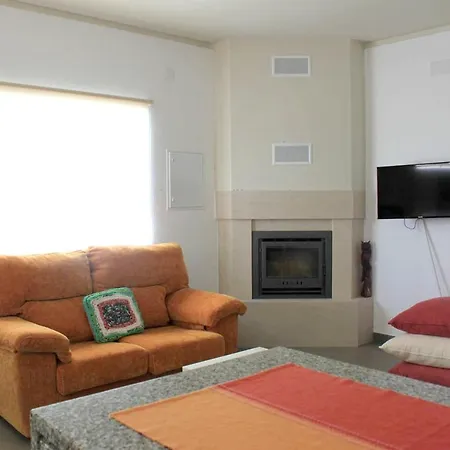 Charming House In With Fireplace * Ναζαρέ
