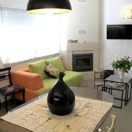 Charming House In With Fireplace Ferienhaus *