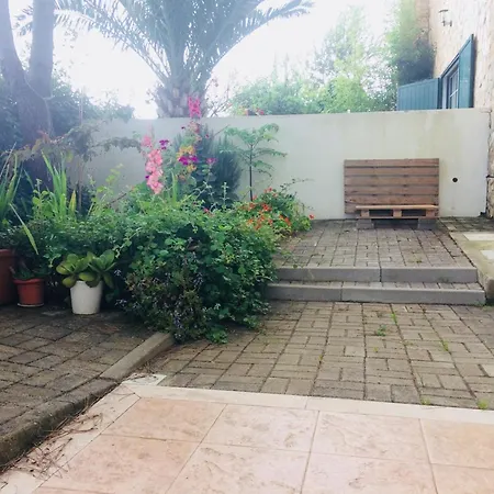 Casa vacanze Charming House In With Fireplace *