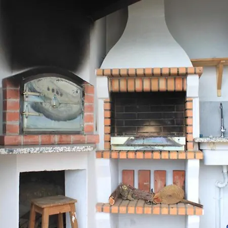 Prázdninový dům Charming House In With Fireplace Nazaré