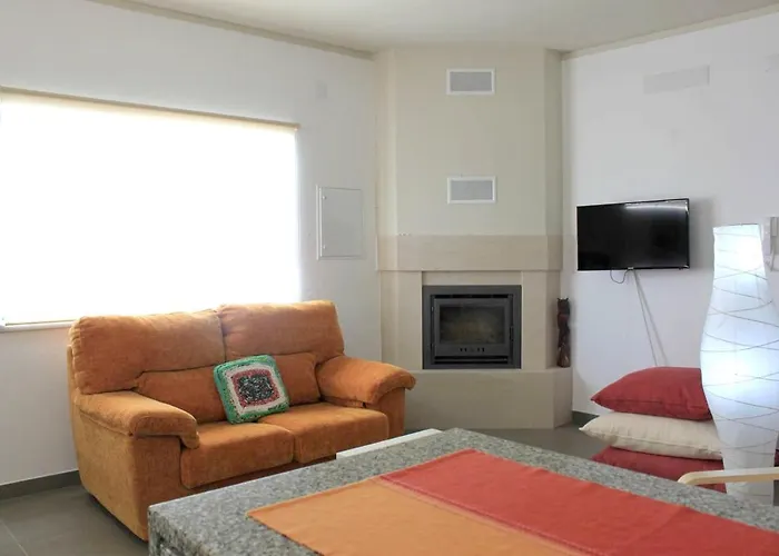 Charming House In With Fireplace * 나자레