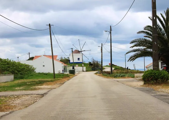 펜션 Charming House In With Fireplace *