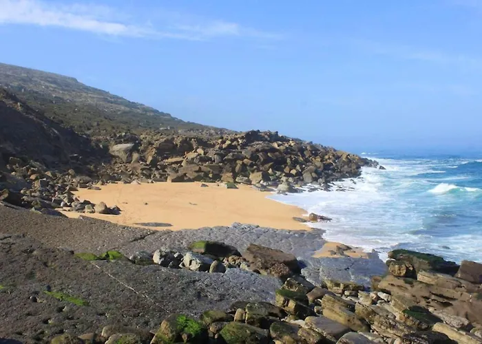 펜션 Charming House In With Fireplace 나자레