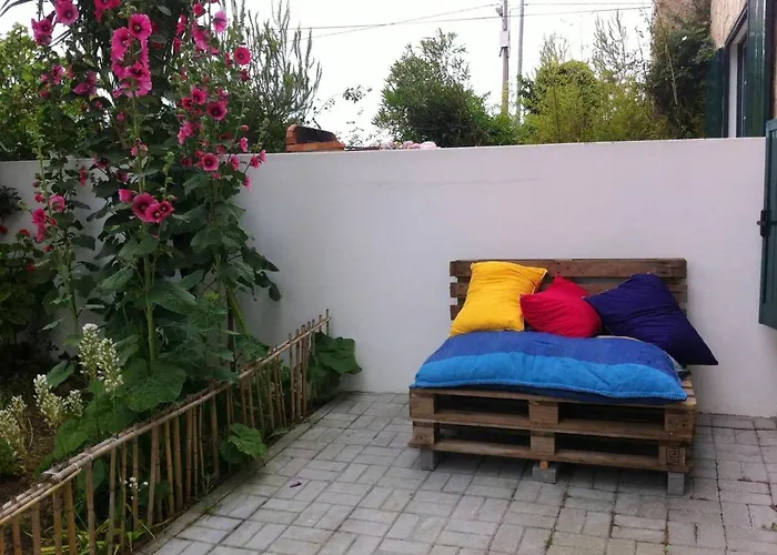 Charming House In With Fireplace * 나자레