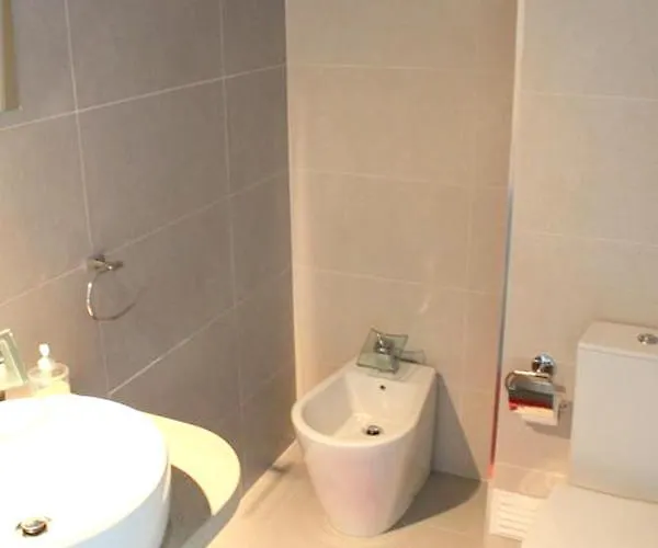 펜션 Charming House In With Fireplace 나자레