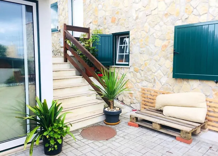 펜션 Charming House In With Fireplace