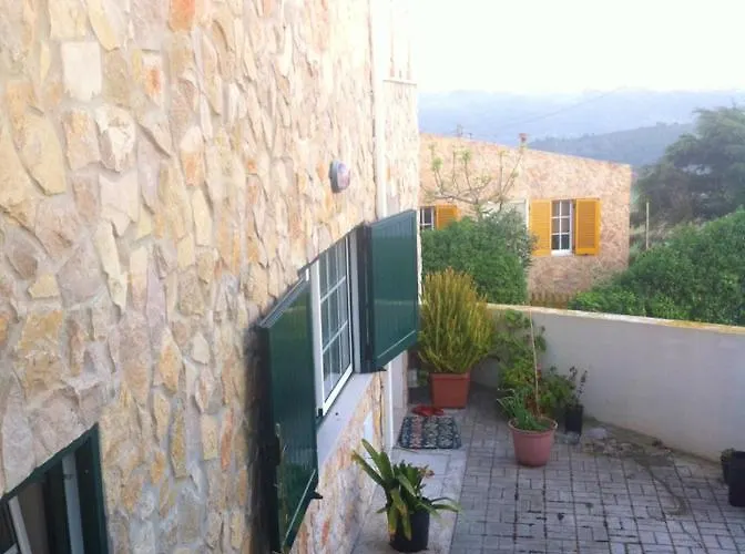 펜션 Charming House In With Fireplace 나자레